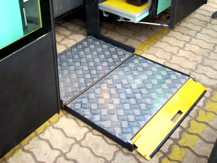 STEP B 800 Wheelchair Liftsemi automatic 2